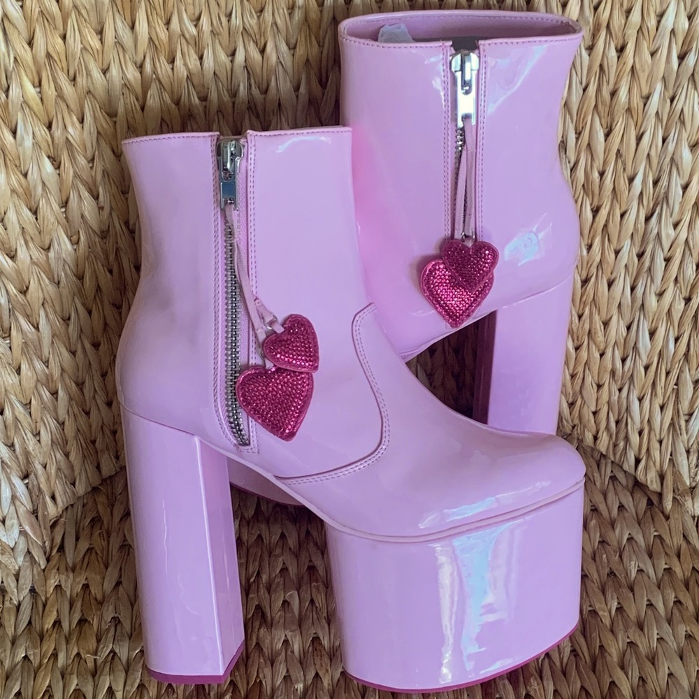 New Sugar Thrillz x Dolls Kill Heart Stomper Platform Boots